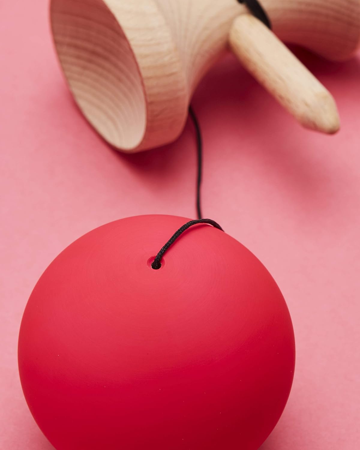 KROM Kendama Micro Verde Oscuro – Mini Kendama De Haya De 8 Cm, Totalmente Jugable, Ideal Para Viajar Y Llevar En El Bolsillo