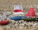 Barcos, juguetes para el agua y la playa
