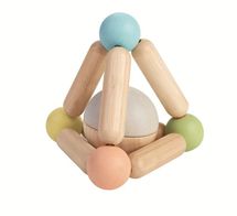 Sonajero triangular en color pastel PT5256 Plan Toys 1