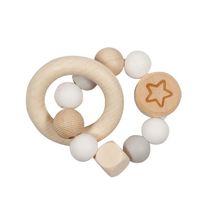 Sonajero de madera y silicona estrella GK65242 Goki 1