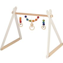 Gimnasio de madera para bebés arcoíris GK65357 Goki 1