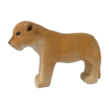 Figura cachorro de león en madera WU-40463 Wudimals 1