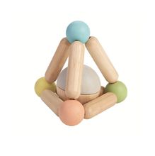 Sonajero triangular en color pastel PT5256 Plan Toys 1