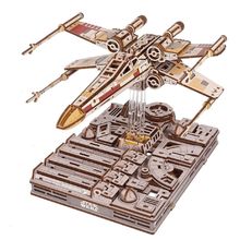 X-Wing de Luke Skywalker modelo mecánico U-70269 Ugears 1