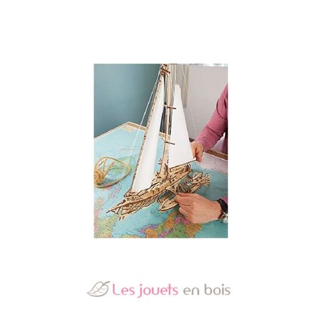 Trimarán Merihobus modelo mecánico U-70059 Ugears 3