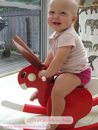 Conejo rojo balancín PL0028-1266 Playsam 2