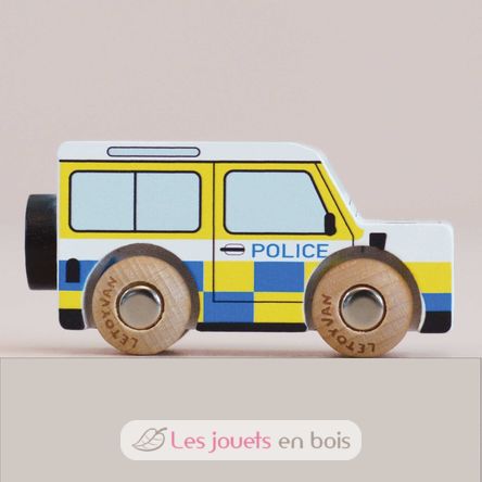 Coche Bobby No 40 TV-GT250 Le Toy Van 4
